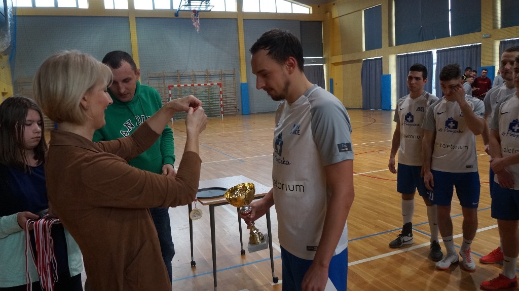 Halowy puchar wójta gminy Kunice dla Mewy           
