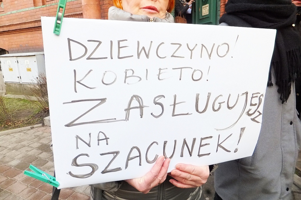Pikietowali w obronie zgwałconej nastolatki z Biedrzychowej