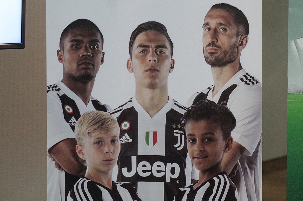 Lorenzo Grossi wizytuje akademię piłkarską Juventus Academy