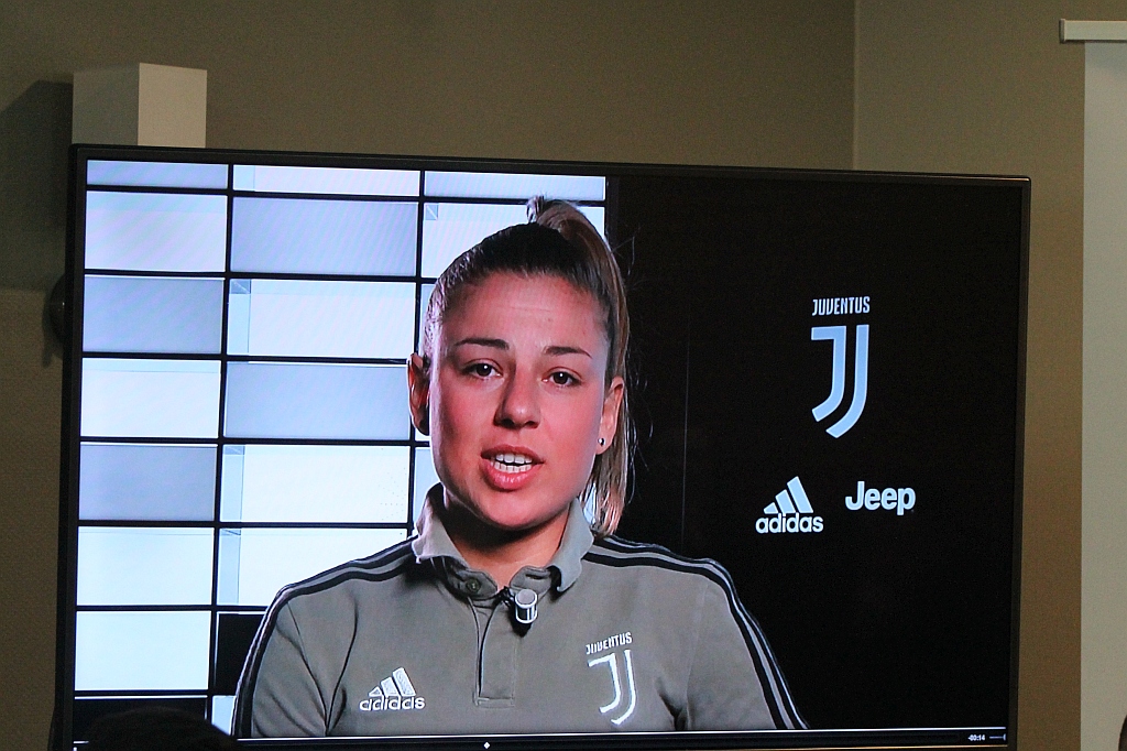 Lorenzo Grossi wizytuje akademię piłkarską Juventus Academy