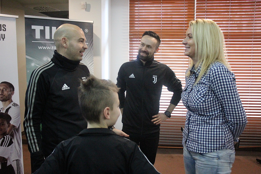 Lorenzo Grossi wizytuje akademię piłkarską Juventus Academy