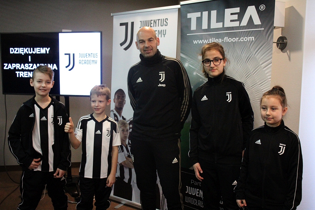 Lorenzo Grossi wizytuje akademię piłkarską Juventus Academy