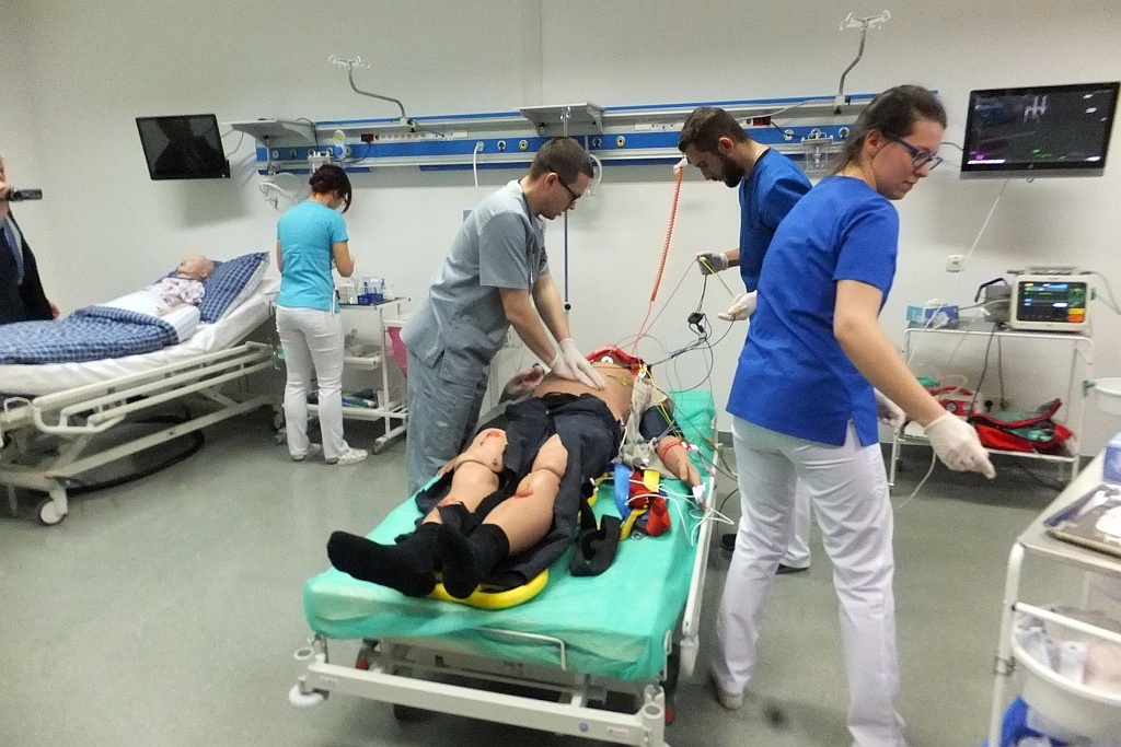 Uroczyste otwarcie nowych pracowni dla studentów pielęgniarstwa