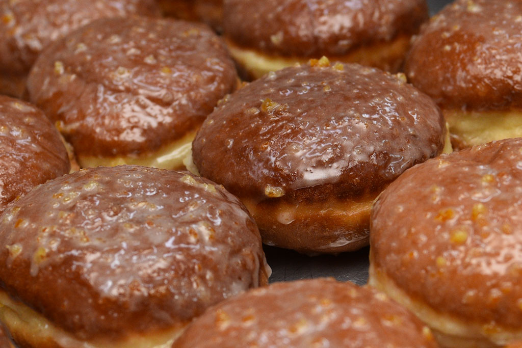 Dzisiaj pączkowa uczta. Zapraszamy na pączki do Zielińskich