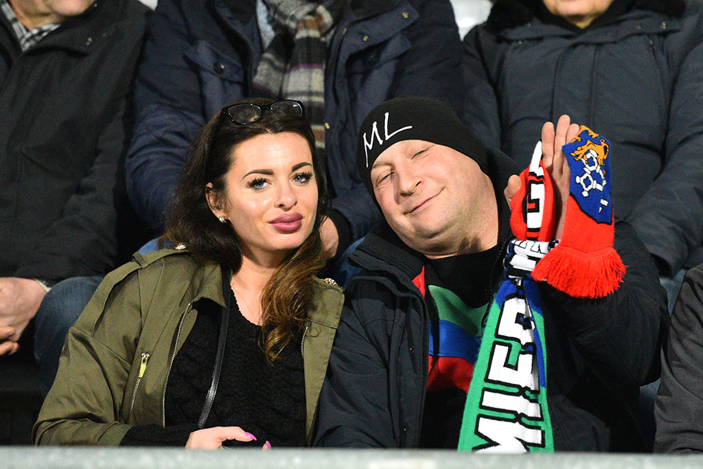 Kibice na trybunach podczas meczu Miedzi Legnica z Lechem Poznań