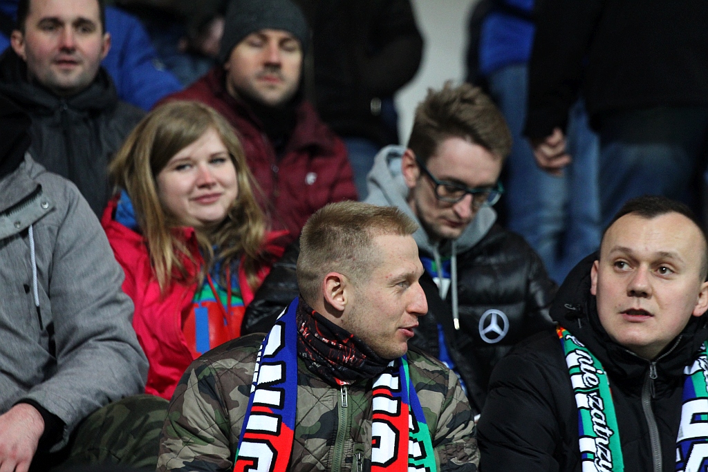 Kibice na trybunach podczas meczu Miedzi Legnica z Lechem Poznań