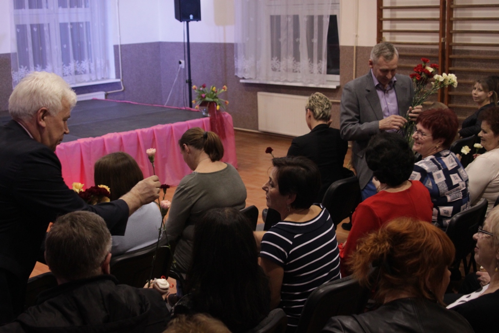 Dzień Kobiet w Bieniowicach. Koncert dla Pań         
