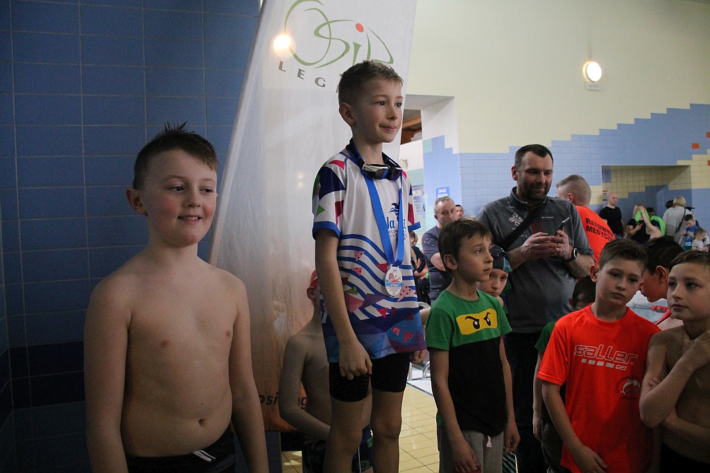 Najmłodsi legniccy pływacy rywalizowali na Delfinku