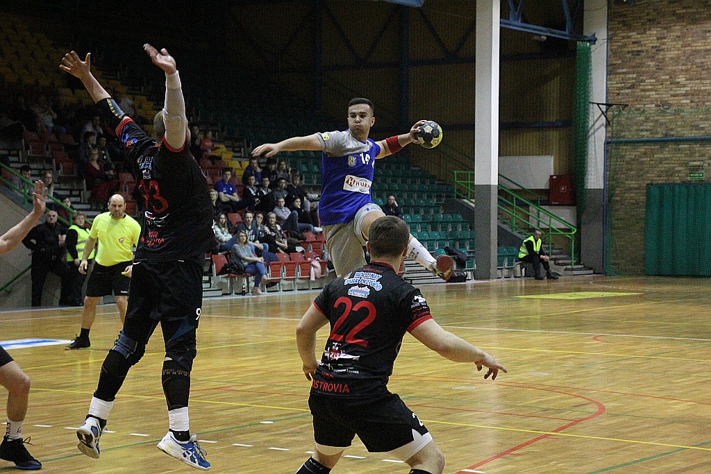 Siódemka Miedź Legnica wygrywa z Ostrovią Ostrów Wlkp. 29:23