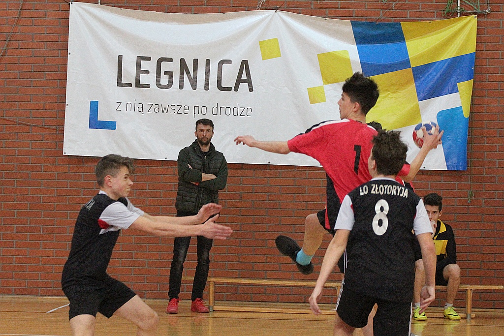 Młodzież z SP 9 najlepiej gra w piłkę ręczną