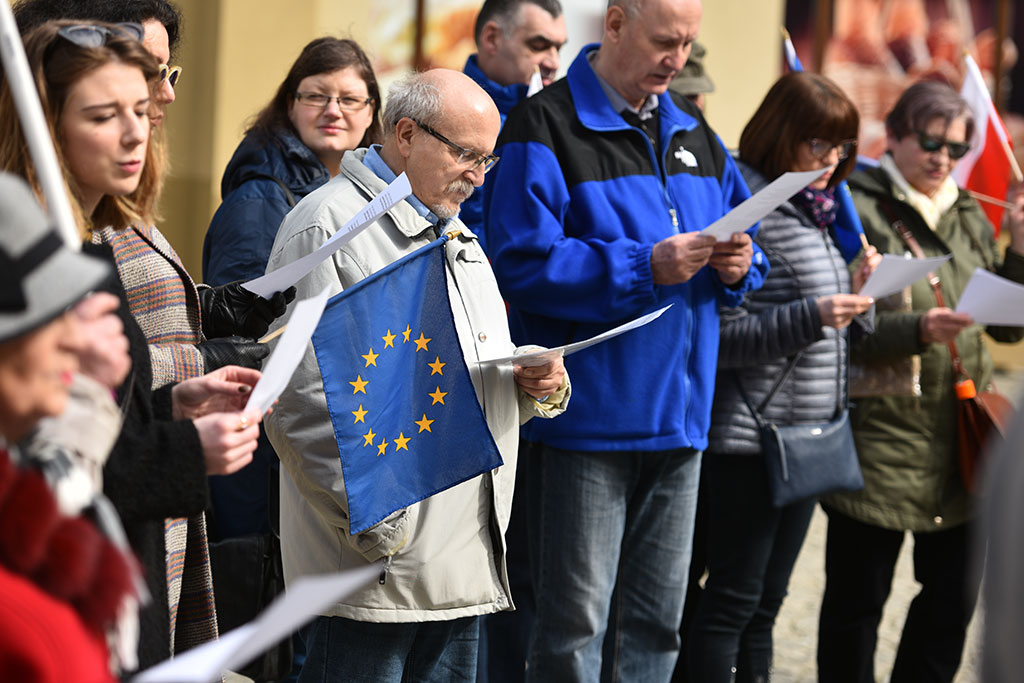 Legniczanie zaśpiewali w centrum miasta hymn Europy