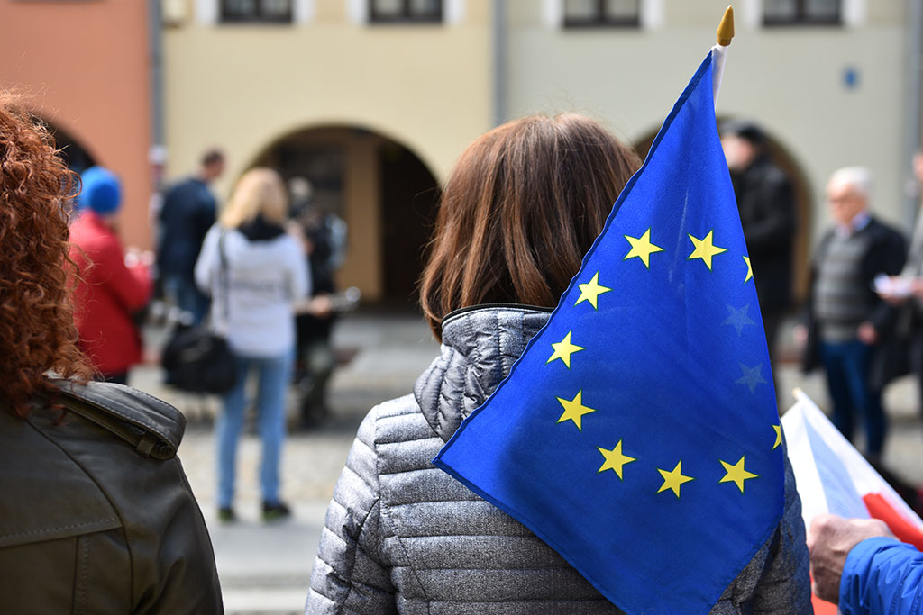 Legniczanie zaśpiewali w centrum miasta hymn Europy