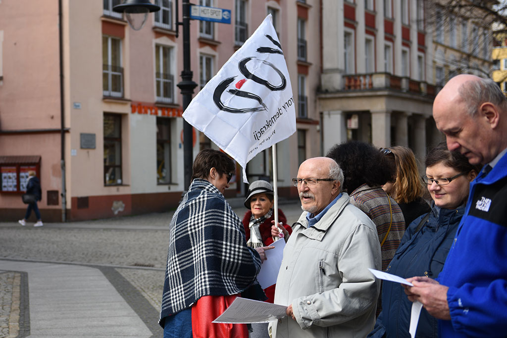 Legniczanie zaśpiewali w centrum miasta hymn Europy