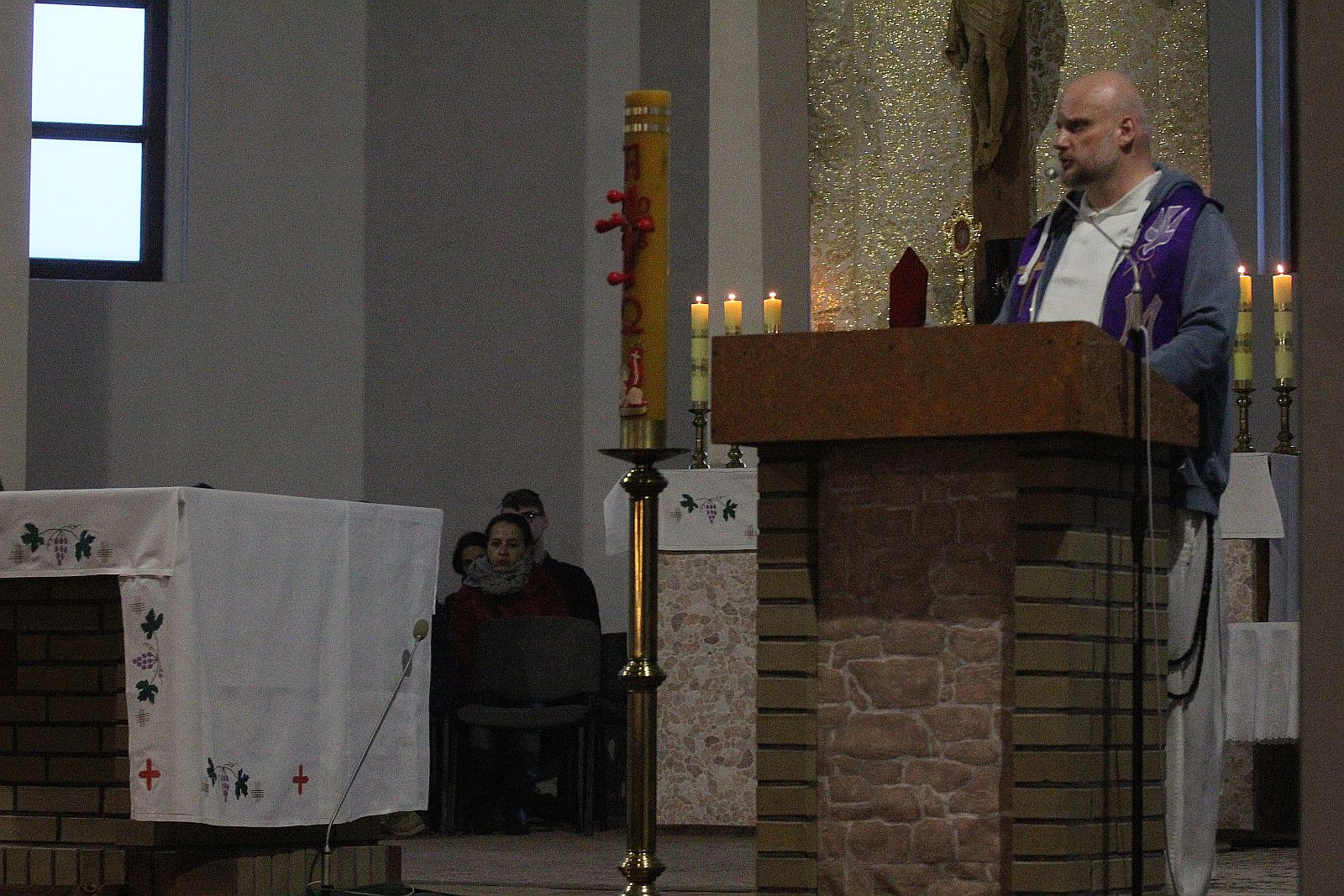 Tłumy wiernych na rekolekcjach z ojcem Adamem Szustakiem