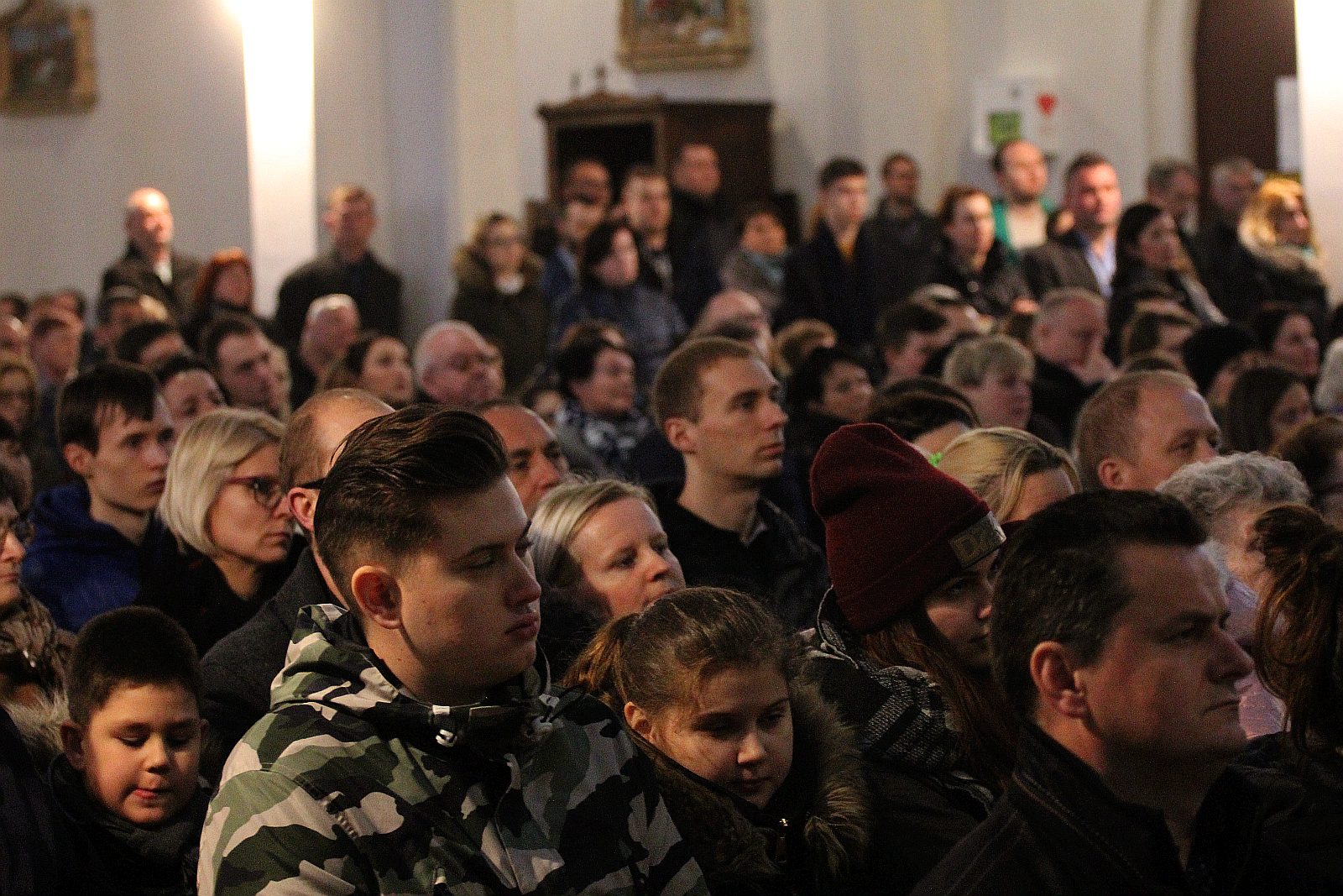 Tłumy wiernych na rekolekcjach z ojcem Adamem Szustakiem