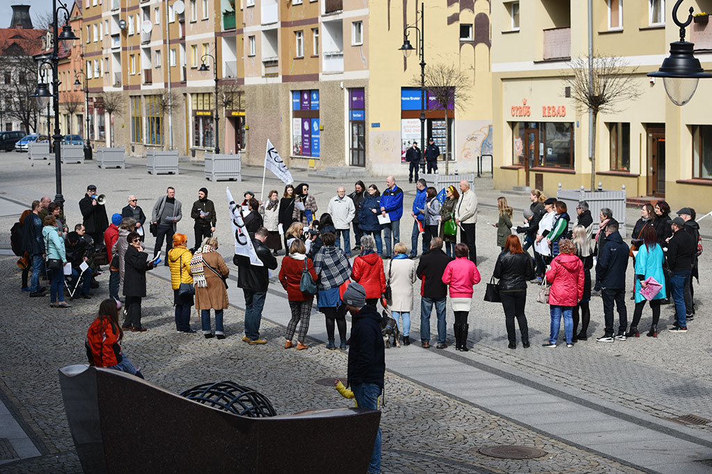 Legniczanie zaśpiewali w centrum miasta hymn Europy