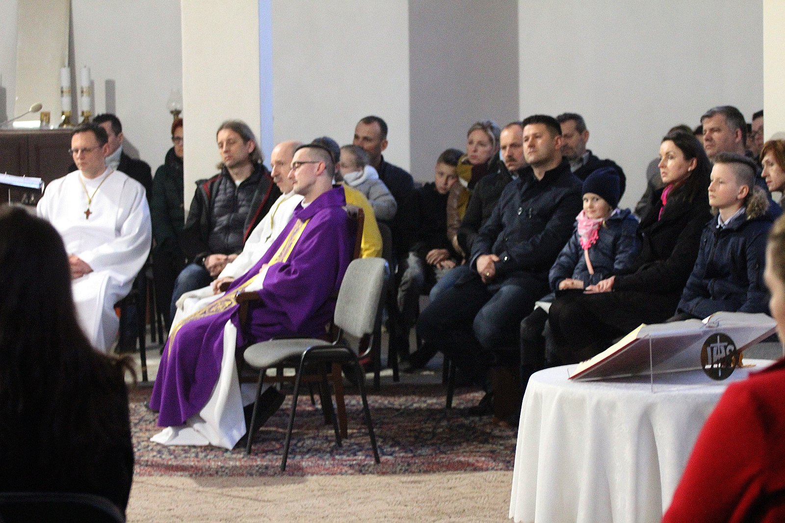 Tłumy wiernych na rekolekcjach z ojcem Adamem Szustakiem