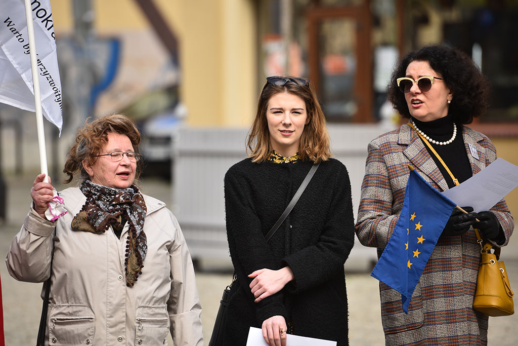 Legniczanie zaśpiewali w centrum miasta hymn Europy