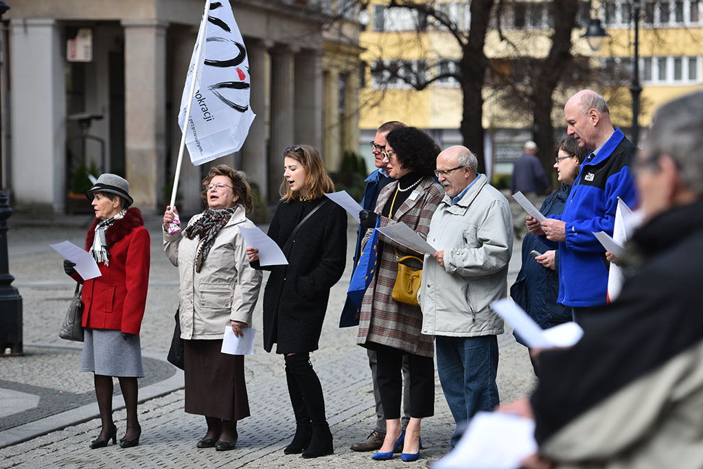 Legniczanie zaśpiewali w centrum miasta hymn Europy