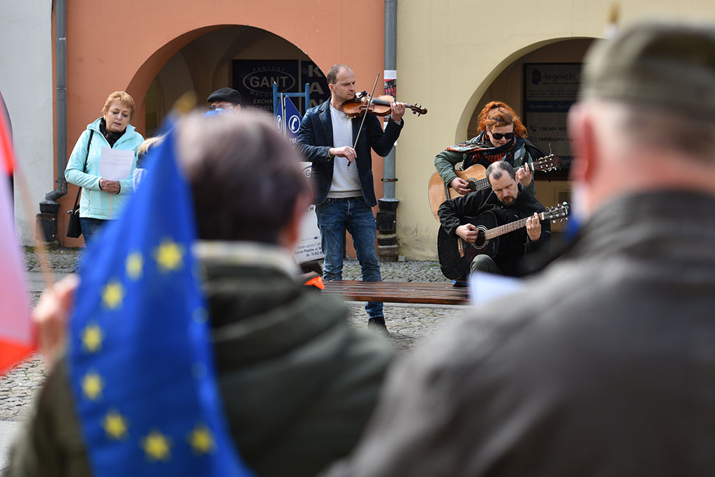 Legniczanie zaśpiewali w centrum miasta hymn Europy