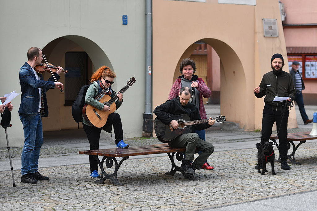 Legniczanie zaśpiewali w centrum miasta hymn Europy