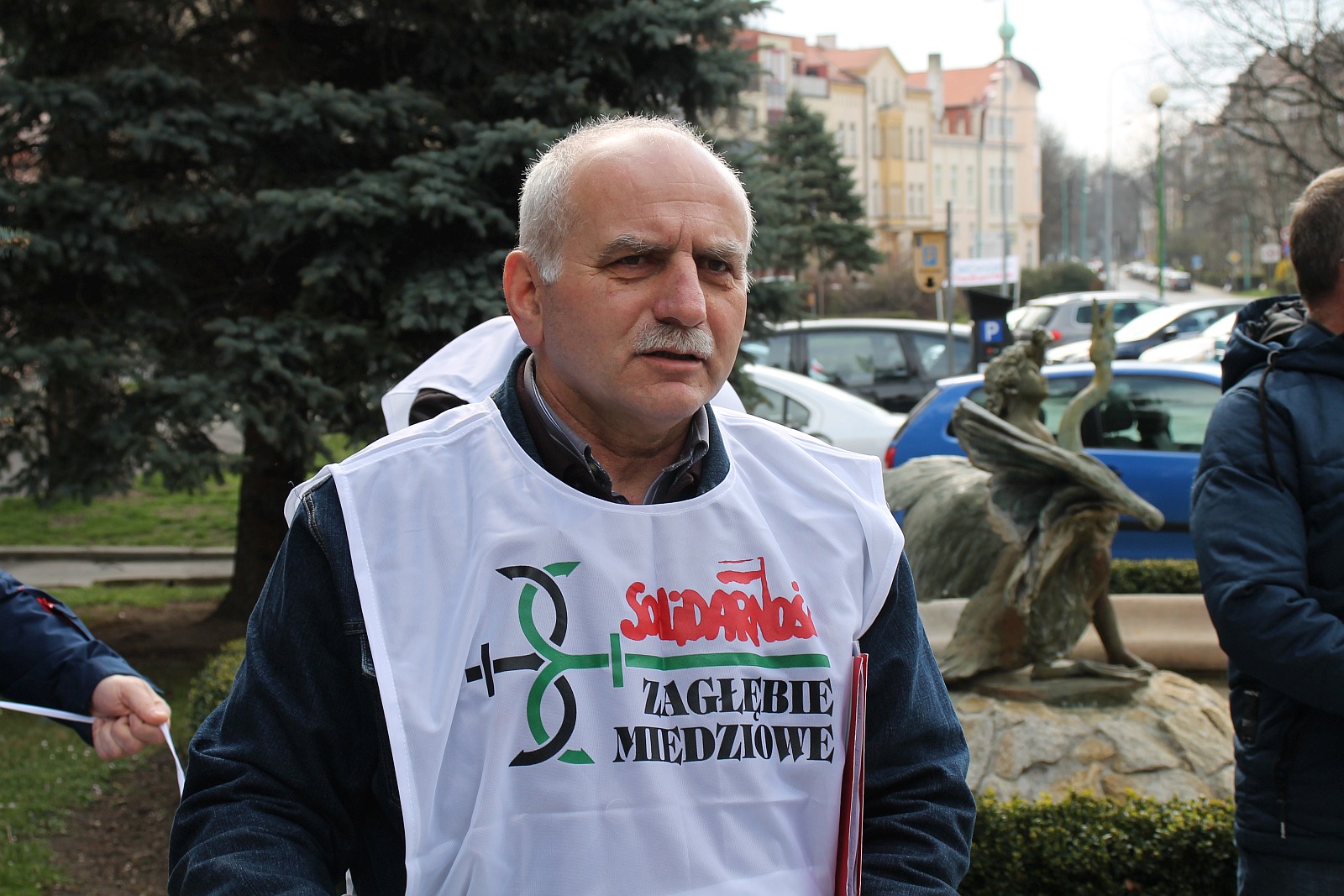 Marcowa sesja rady miejskiej Legnicy. Protest pracowników MPK