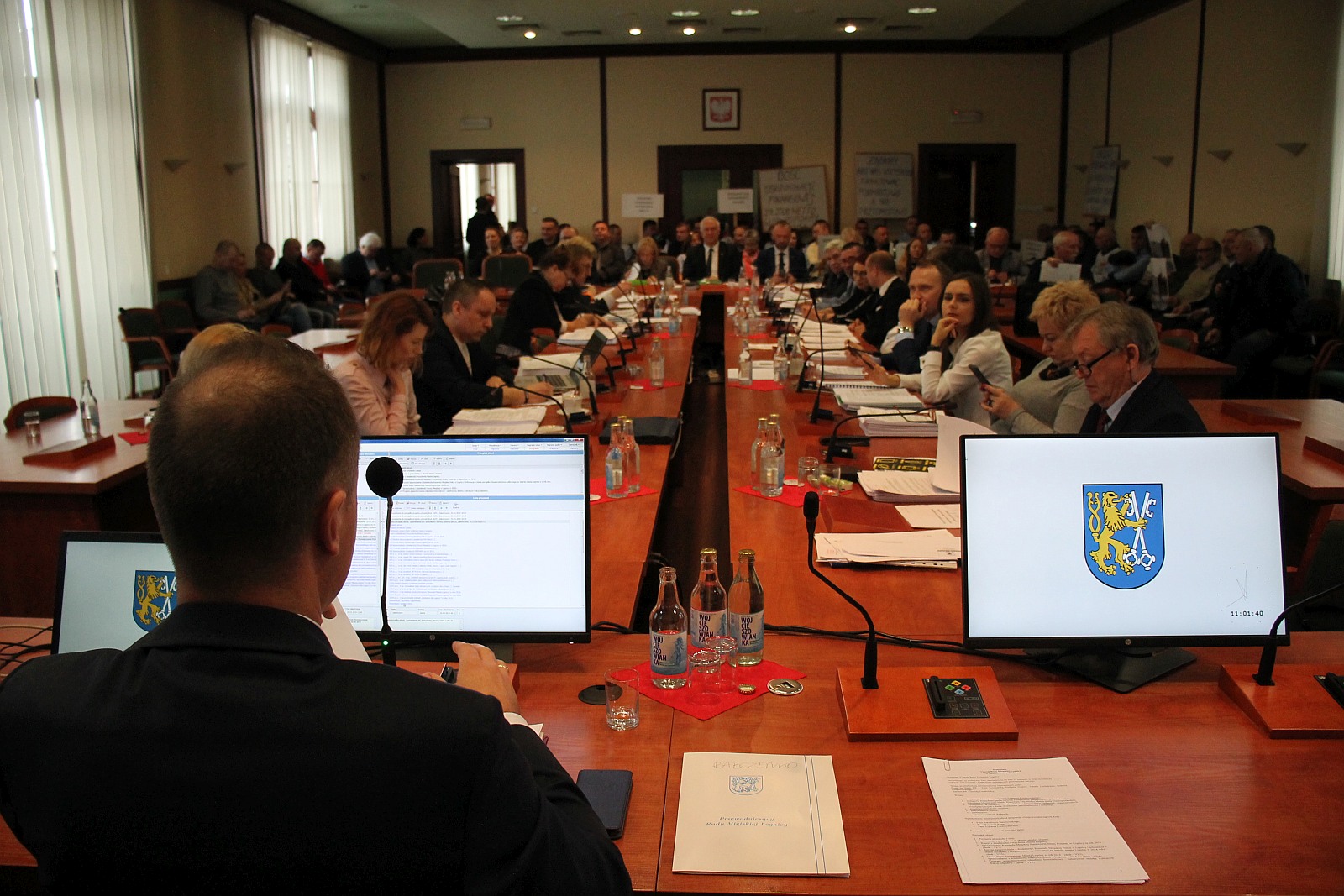 Marcowa sesja rady miejskiej Legnicy. Protest pracowników MPK