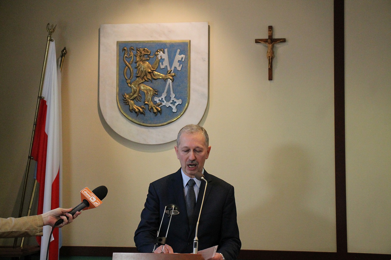 Marcowa sesja rady miejskiej Legnicy. Protest pracowników MPK