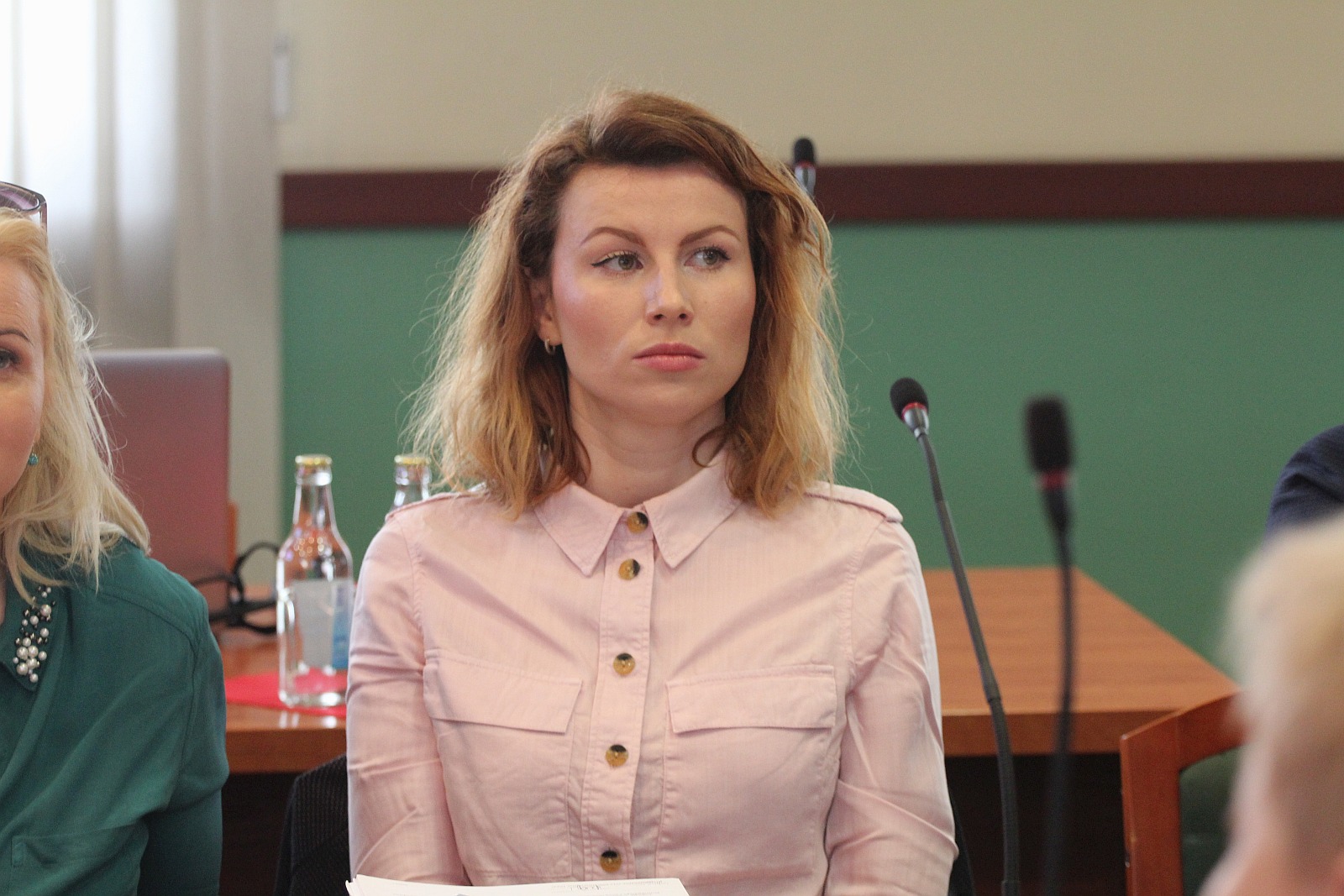 Marcowa sesja rady miejskiej Legnicy. Protest pracowników MPK