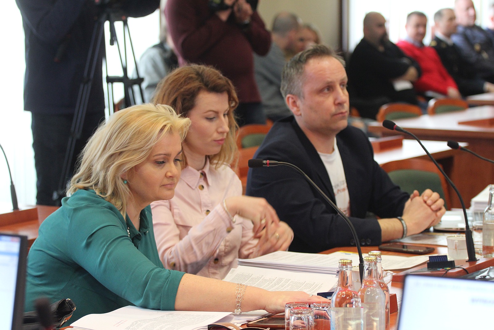 Marcowa sesja rady miejskiej Legnicy. Protest pracowników MPK