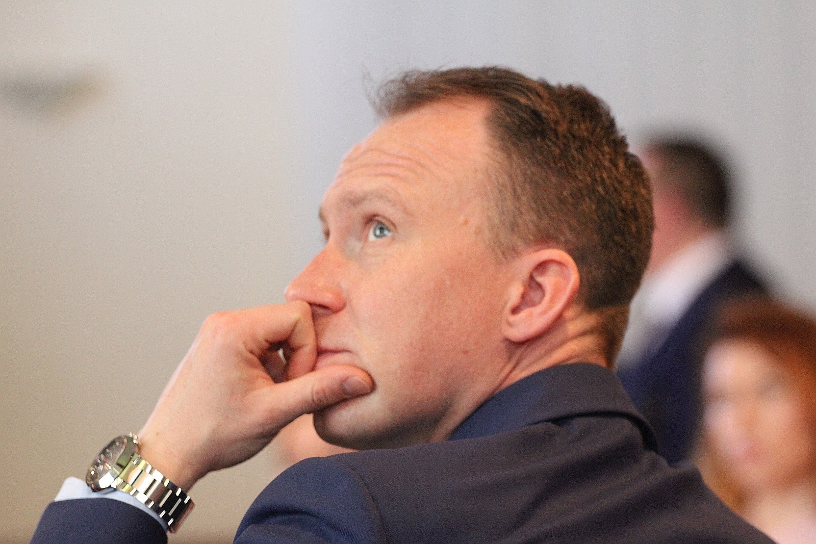 Marcowa sesja rady miejskiej Legnicy. Protest pracowników MPK
