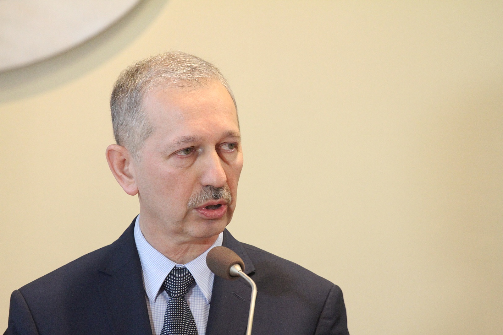 Marcowa sesja rady miejskiej Legnicy. Protest pracowników MPK