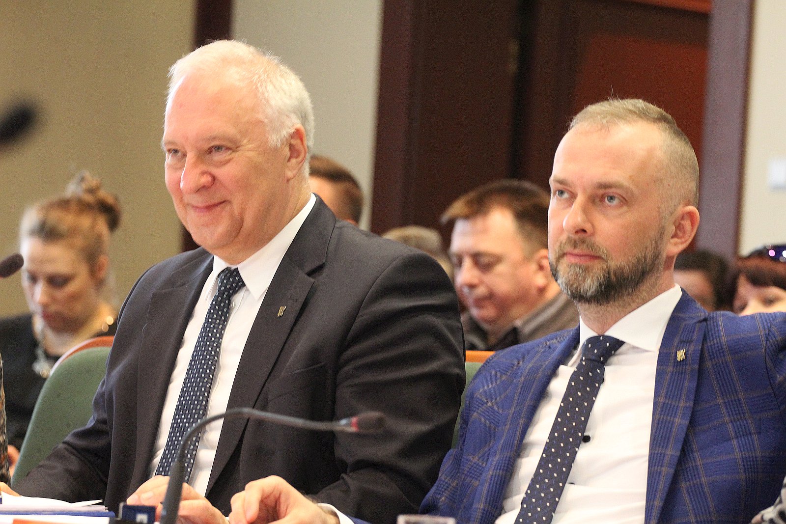 Marcowa sesja rady miejskiej Legnicy. Protest pracowników MPK