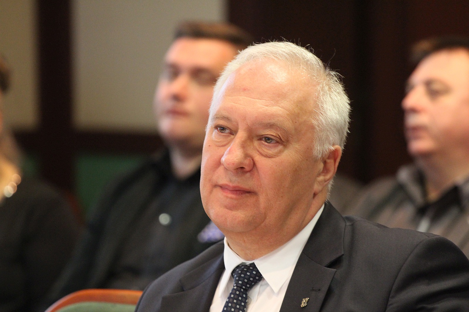 Marcowa sesja rady miejskiej Legnicy. Protest pracowników MPK