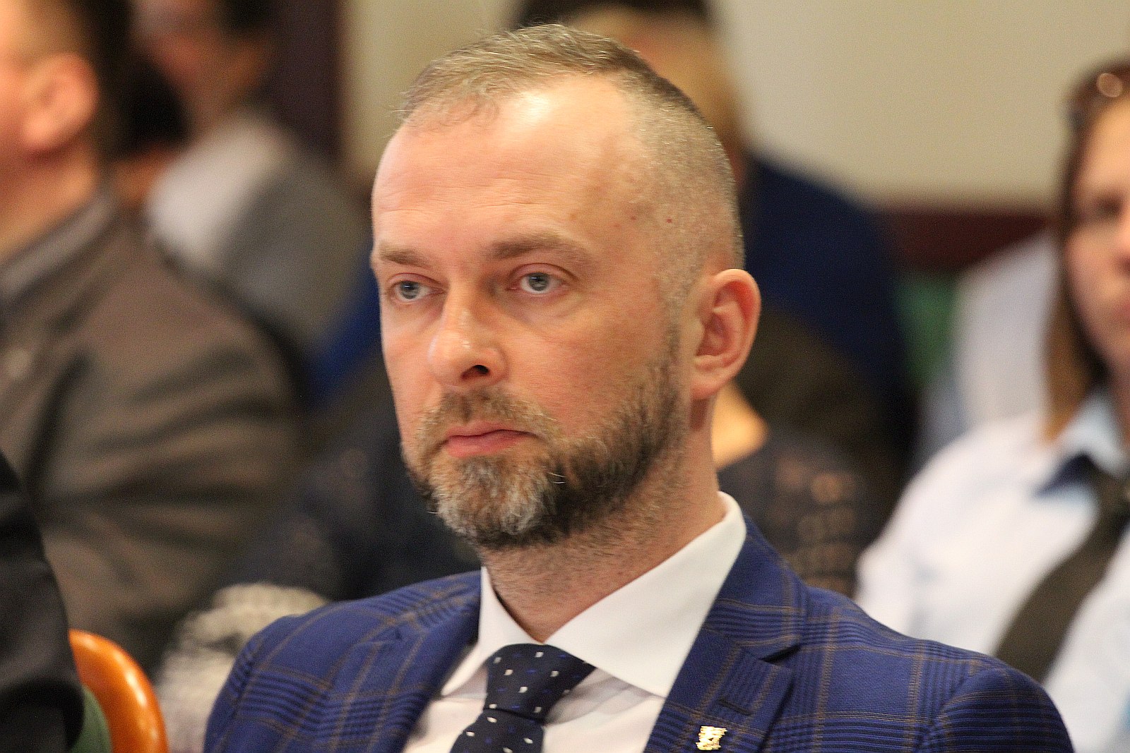 Marcowa sesja rady miejskiej Legnicy. Protest pracowników MPK