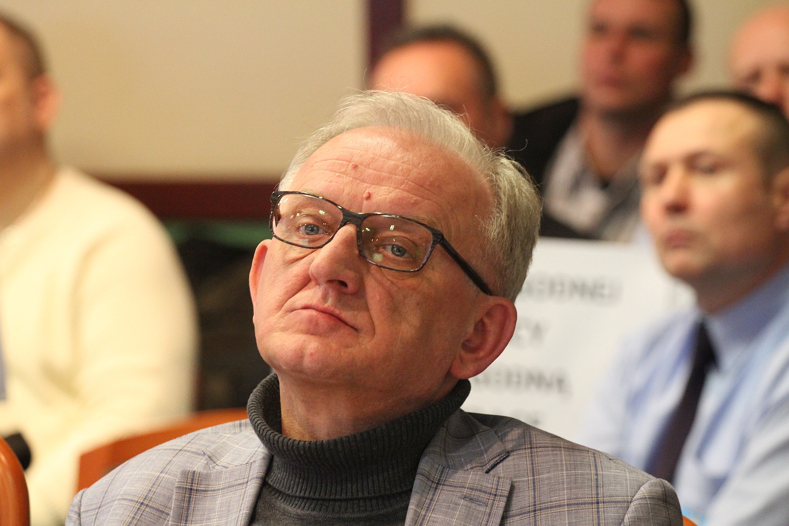 Marcowa sesja rady miejskiej Legnicy. Protest pracowników MPK