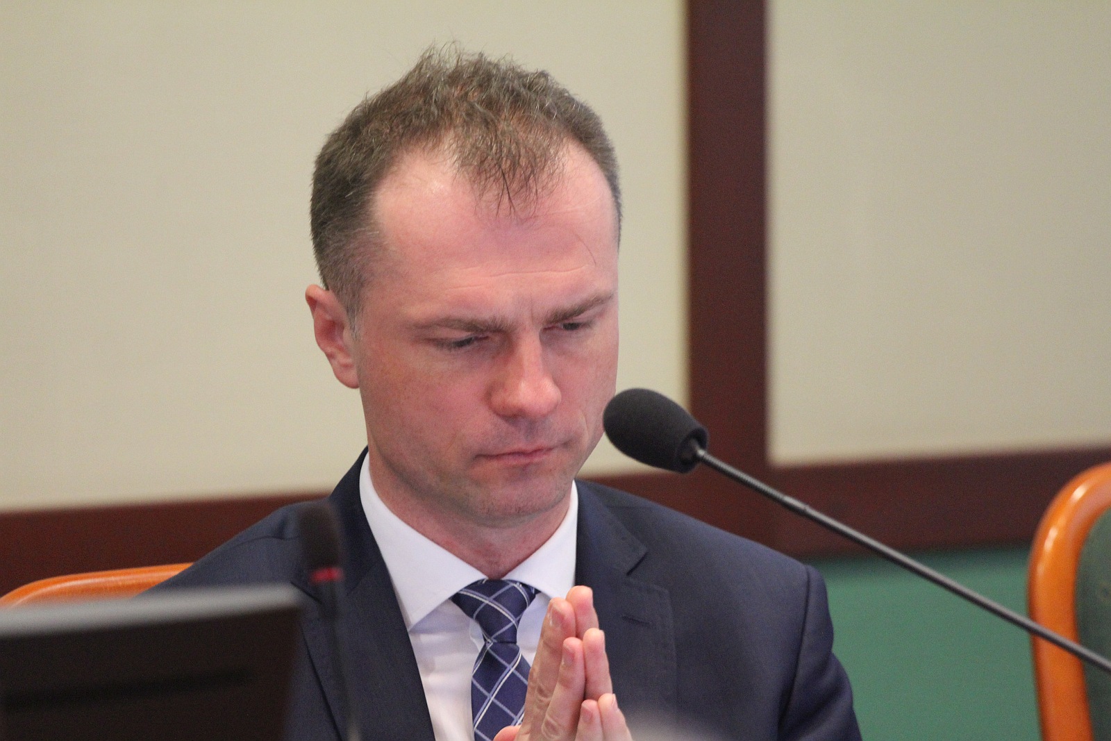 Marcowa sesja rady miejskiej Legnicy. Protest pracowników MPK