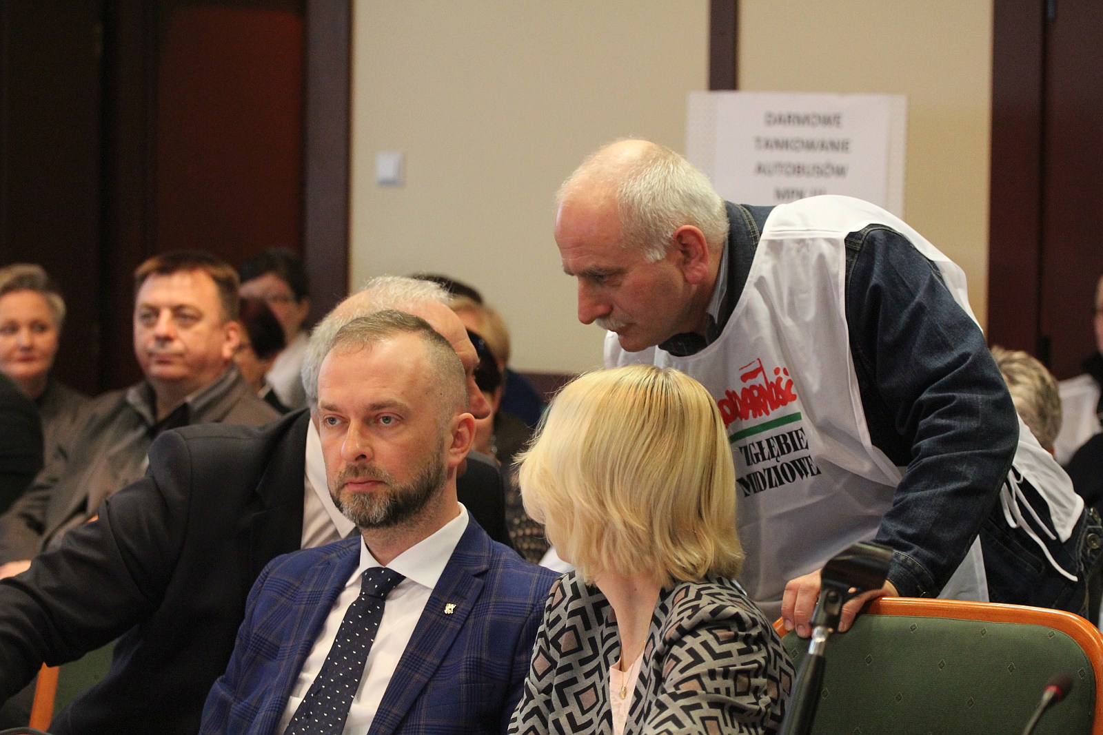 Marcowa sesja rady miejskiej Legnicy. Protest pracowników MPK
