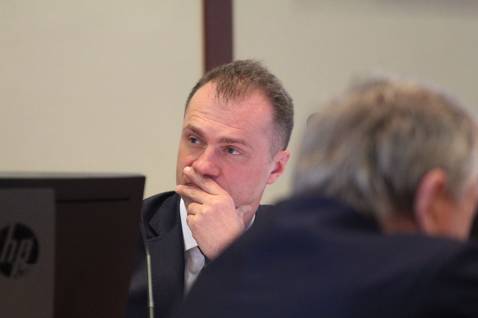 Marcowa sesja rady miejskiej Legnicy. Protest pracowników MPK