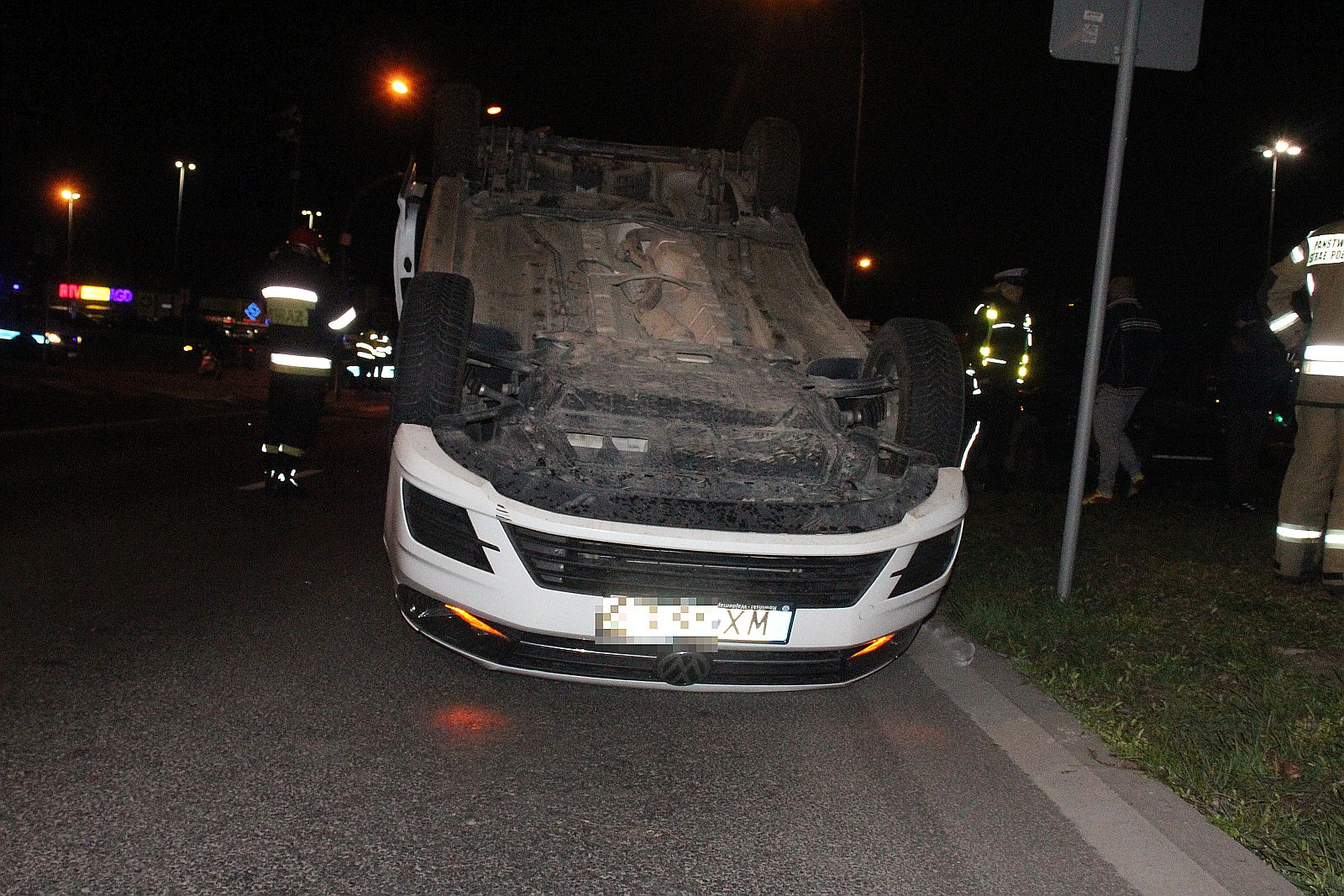 Dachowanie na Rondzie Niepodległości. Są ranni
