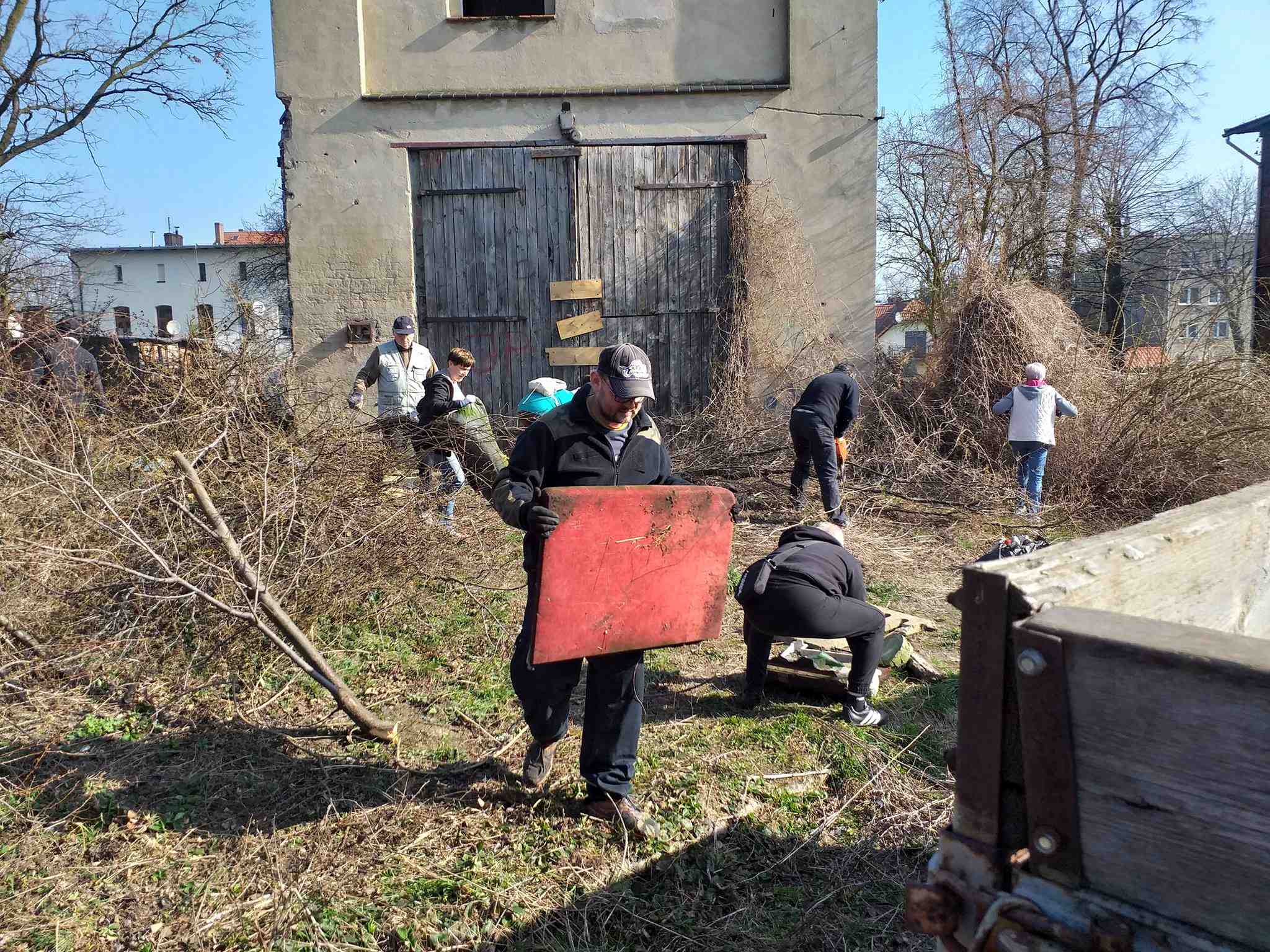 Mieszkańcy gminy Miłkowice porządkowali swoje otoczenie
