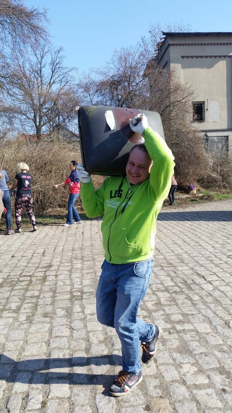 Mieszkańcy gminy Miłkowice porządkowali swoje otoczenie