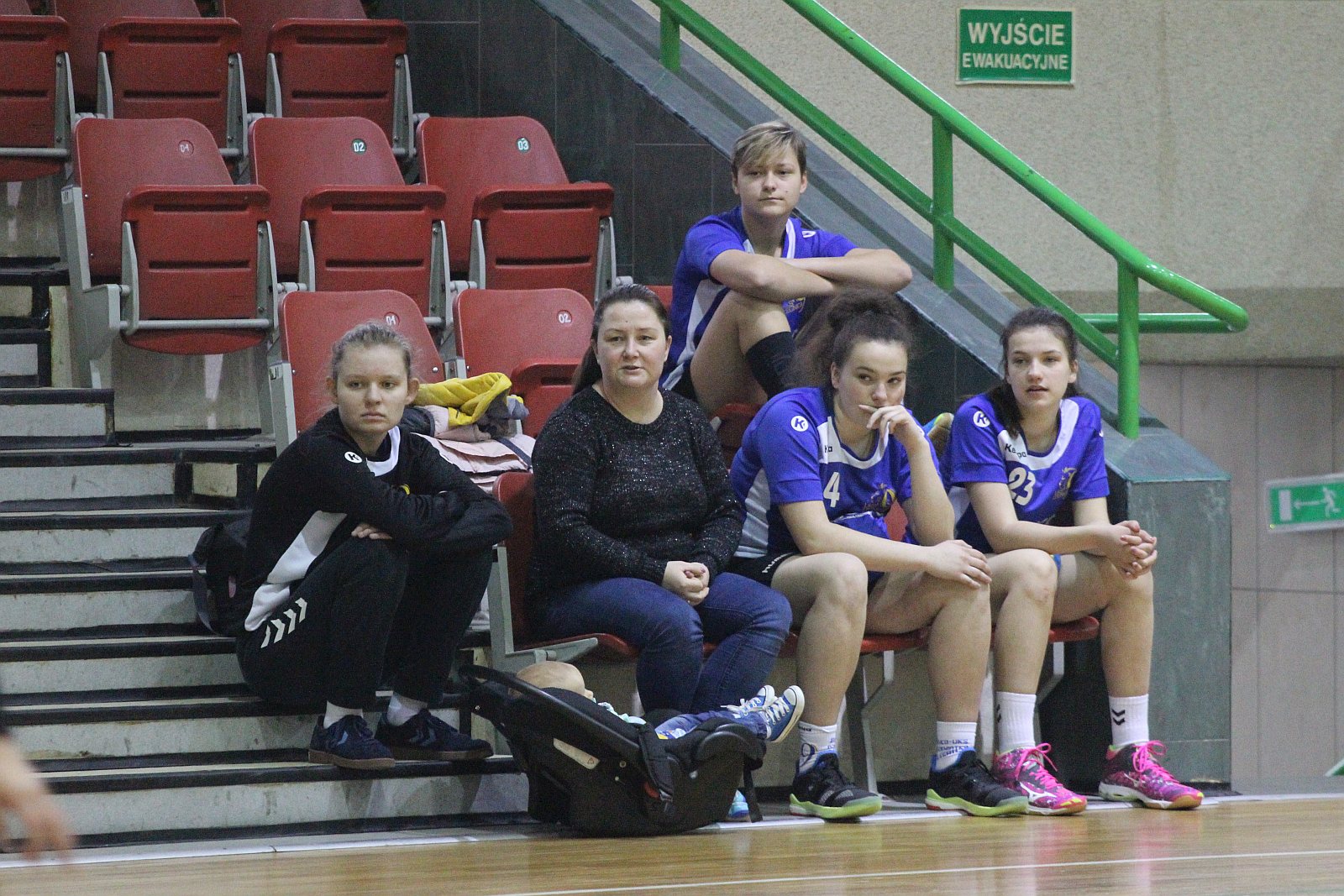 Drużyna SP 9 wygrała podstrefę legnicką w piłkę ręczną