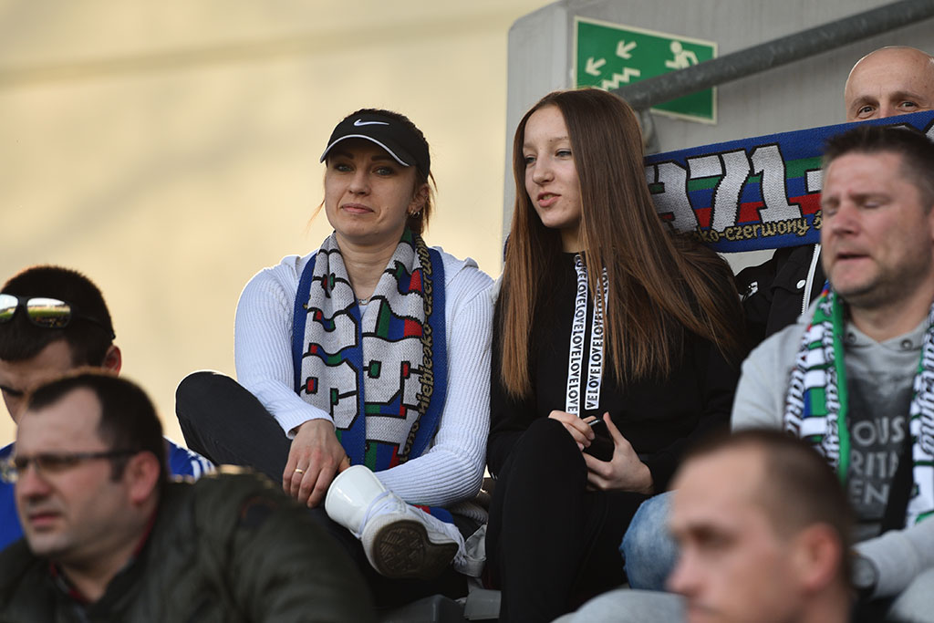 Kibice podczas meczu Miedzi Legnica z Zagłębiem Sosnowiec