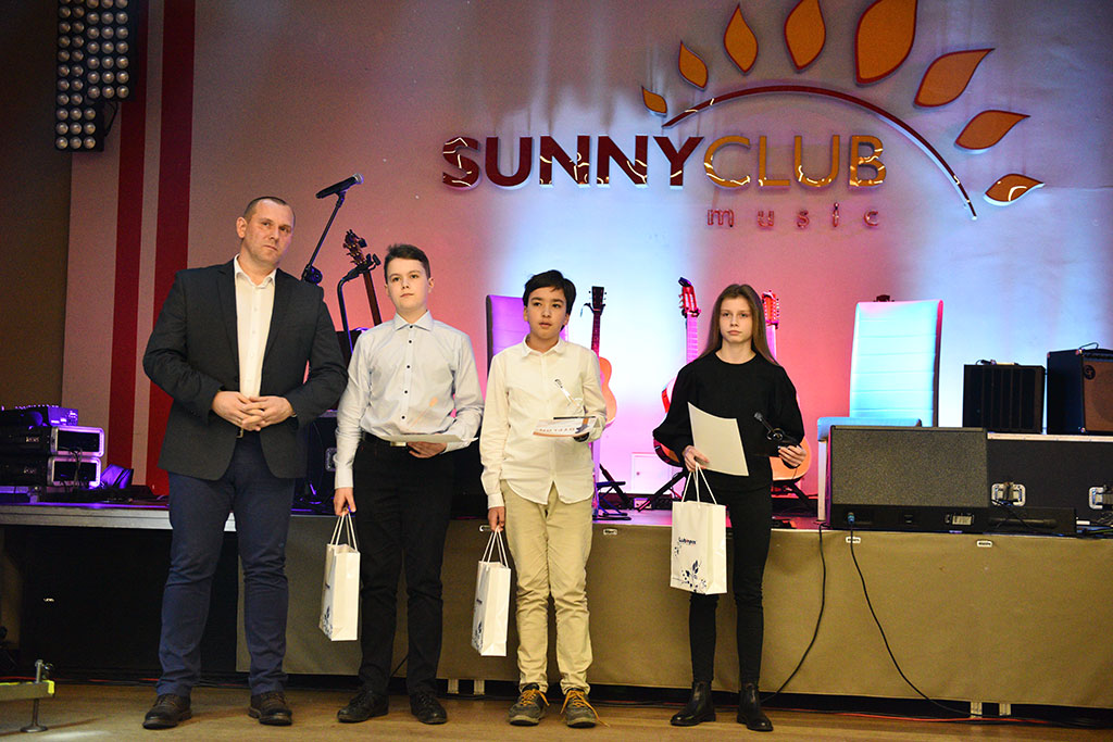 „Celuloid” na dwie mistrzowskie gitary w Sunny Club Music