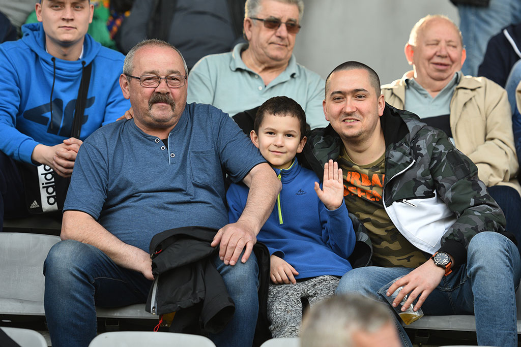 Kibice podczas meczu Miedzi Legnica z Zagłębiem Sosnowiec