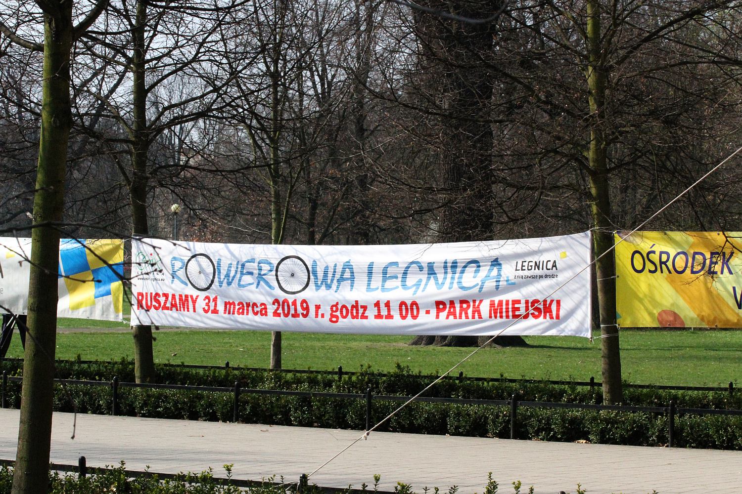 Ponad stu rowerzystów stanęło na starcie Rowerowej Legnicy