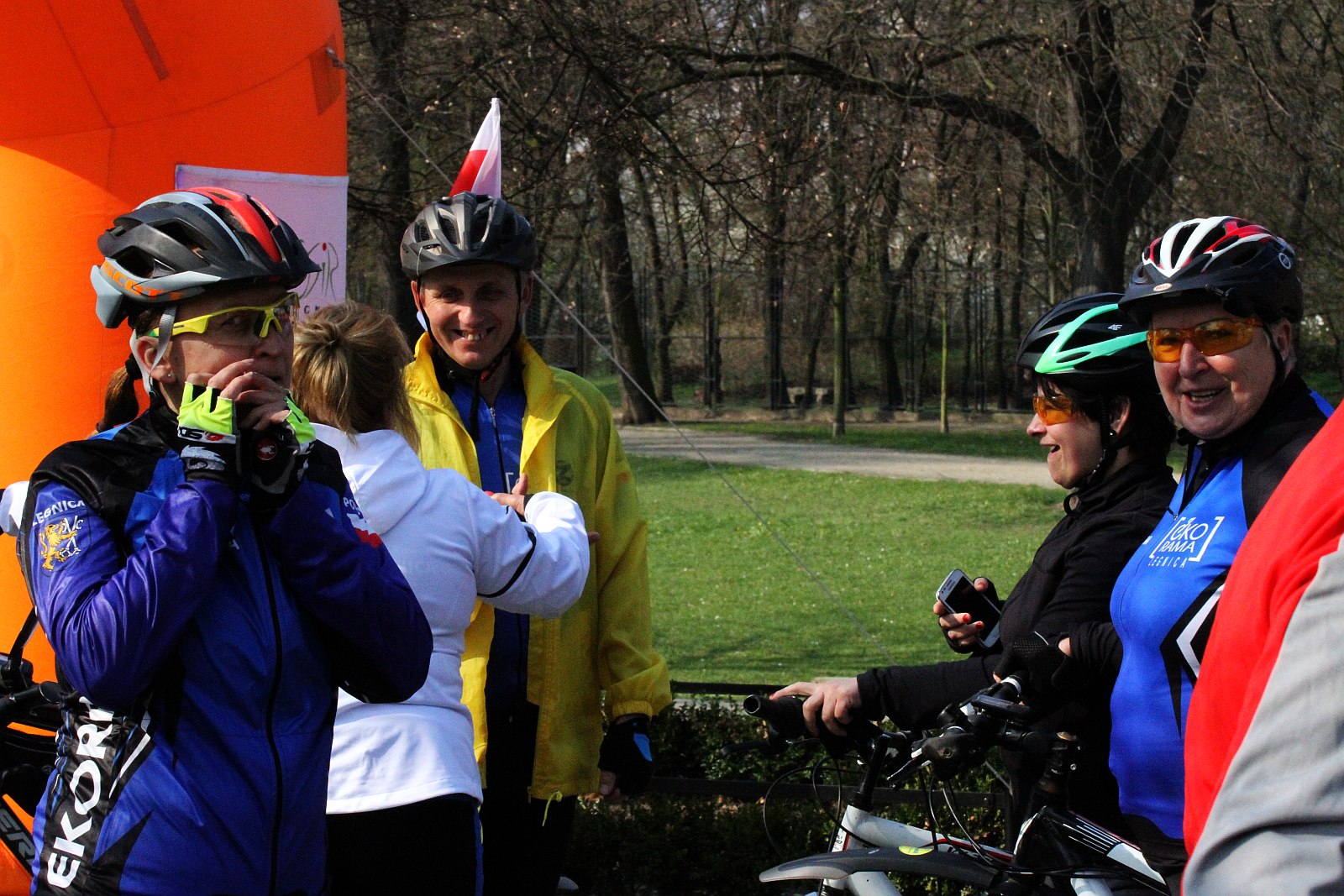 Ponad stu rowerzystów stanęło na starcie Rowerowej Legnicy