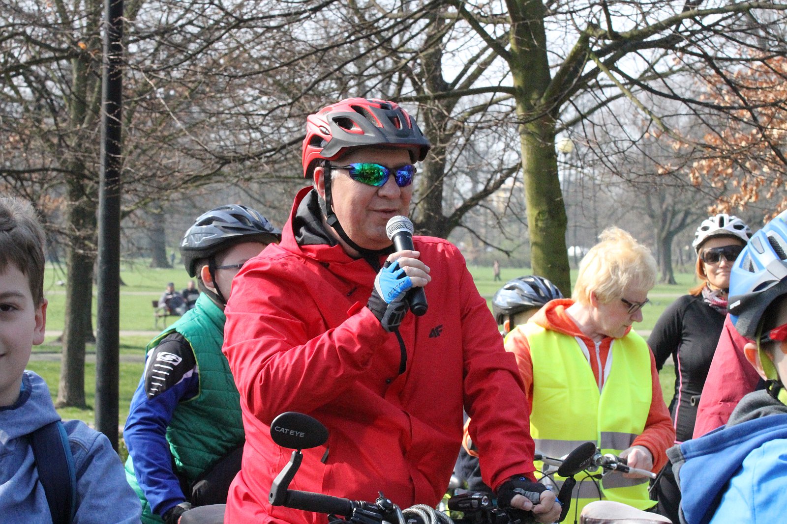 Ponad stu rowerzystów stanęło na starcie Rowerowej Legnicy