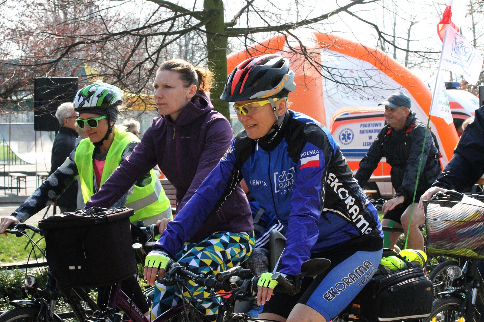 Ponad stu rowerzystów stanęło na starcie Rowerowej Legnicy